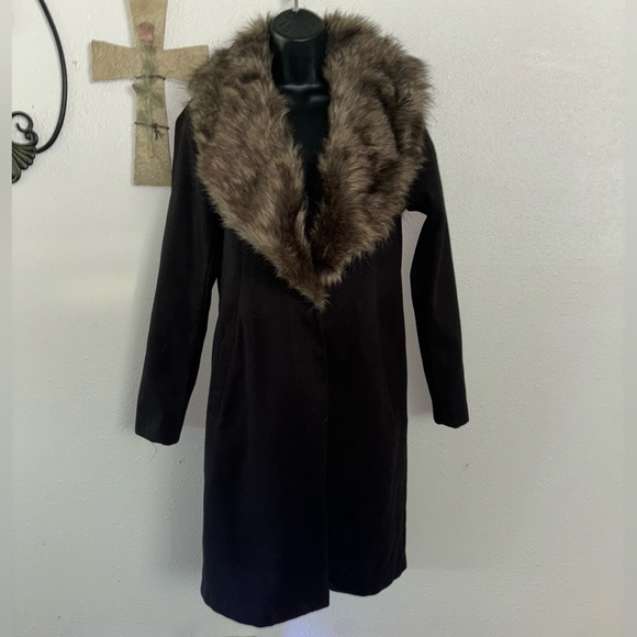 Shoe Dazzle Removable Faux Fur Trim Coat - Picture 5 of 7